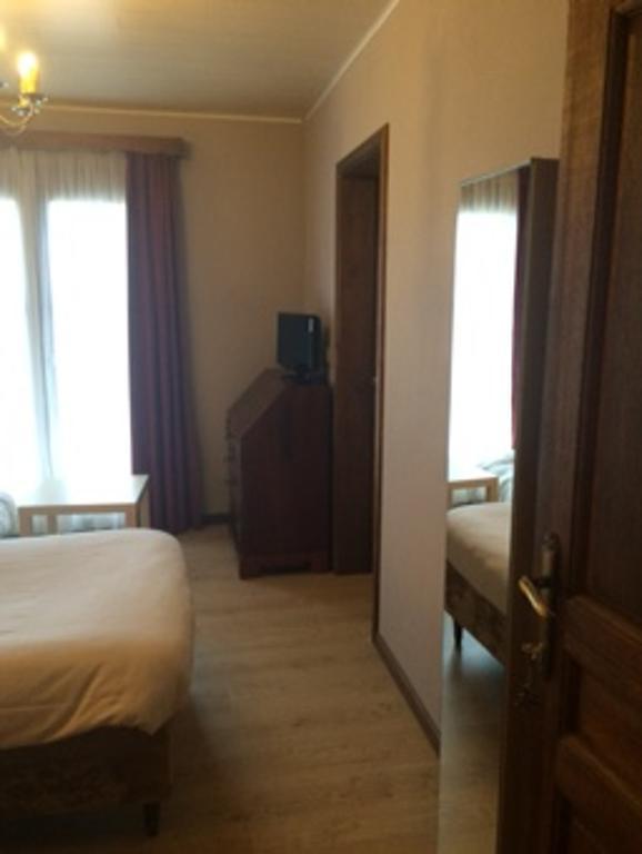 Hotel La Venerie Virton Esterno foto
