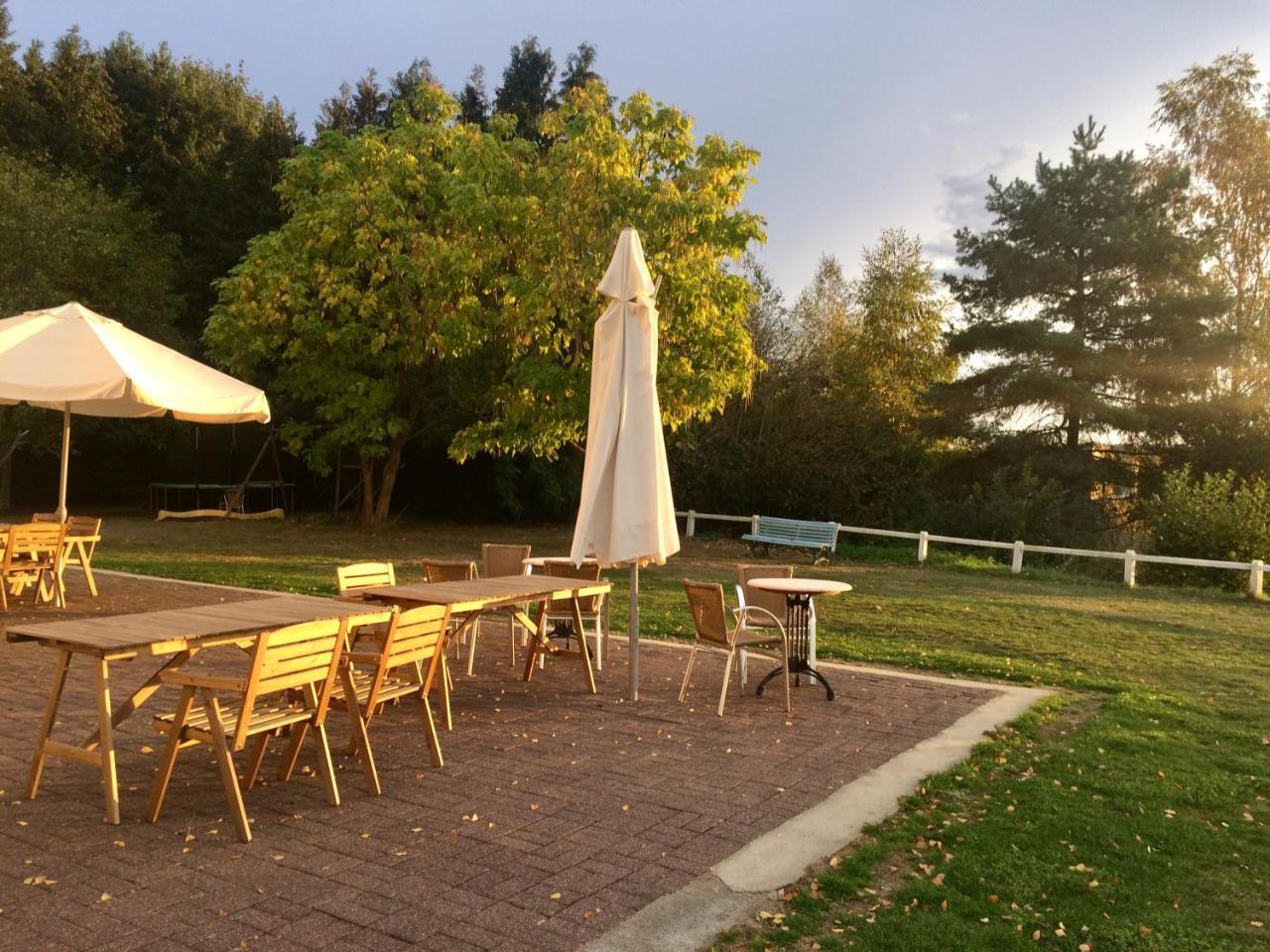 Hotel La Venerie Virton Esterno foto