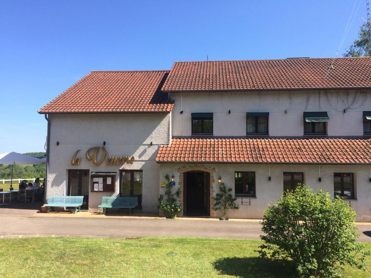 Hotel La Venerie Virton Esterno foto