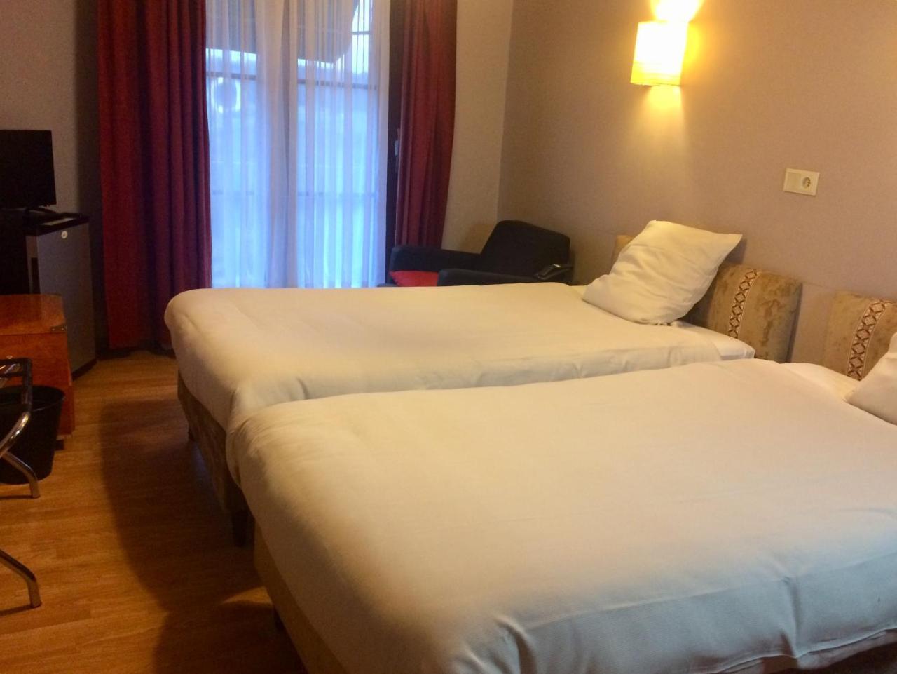 Hotel La Venerie Virton Esterno foto