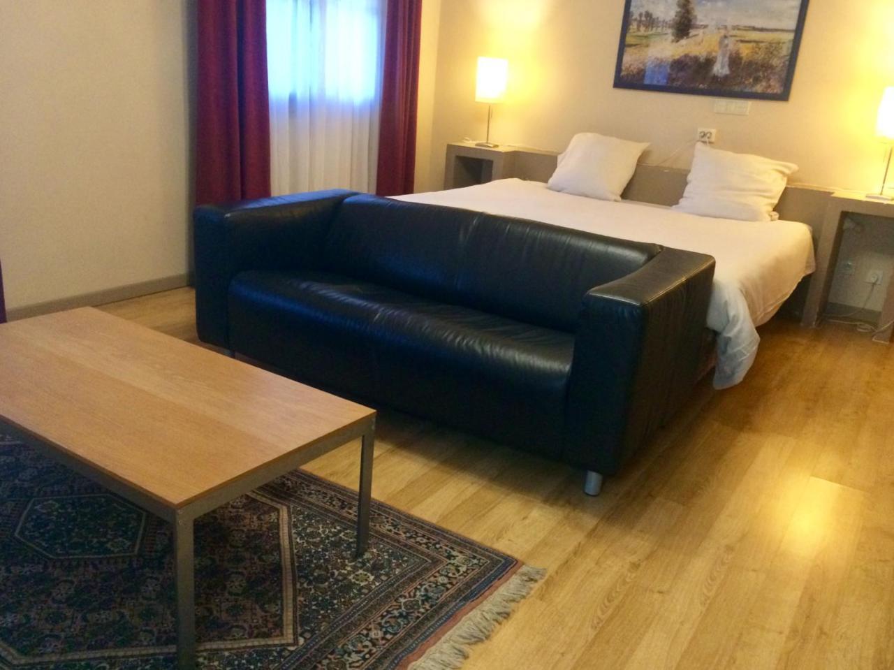 Hotel La Venerie Virton Esterno foto