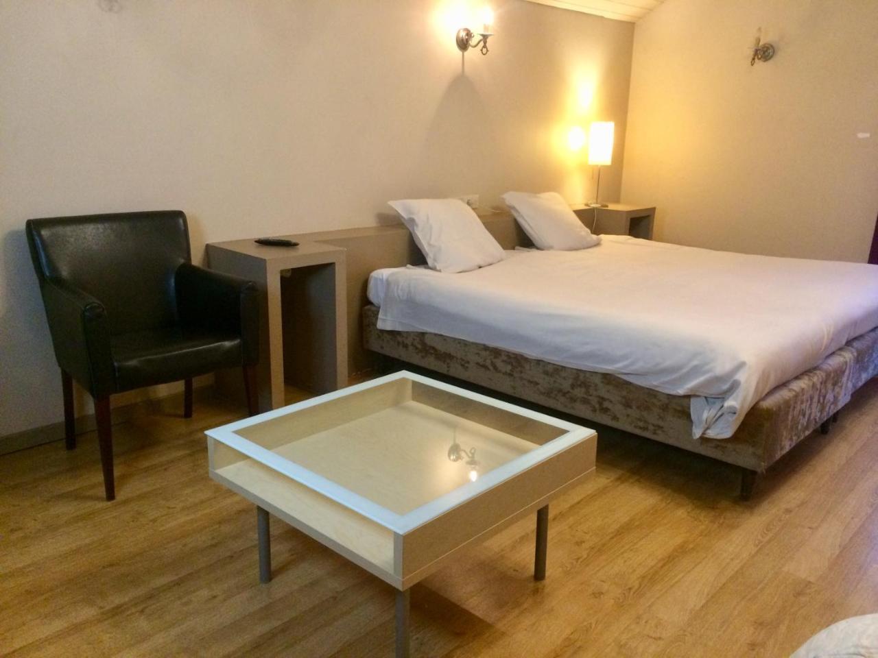 Hotel La Venerie Virton Esterno foto