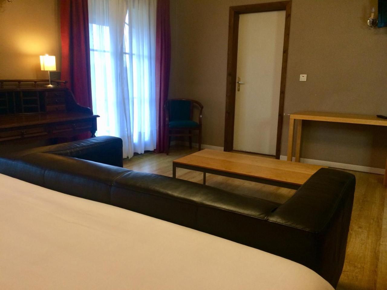 Hotel La Venerie Virton Esterno foto