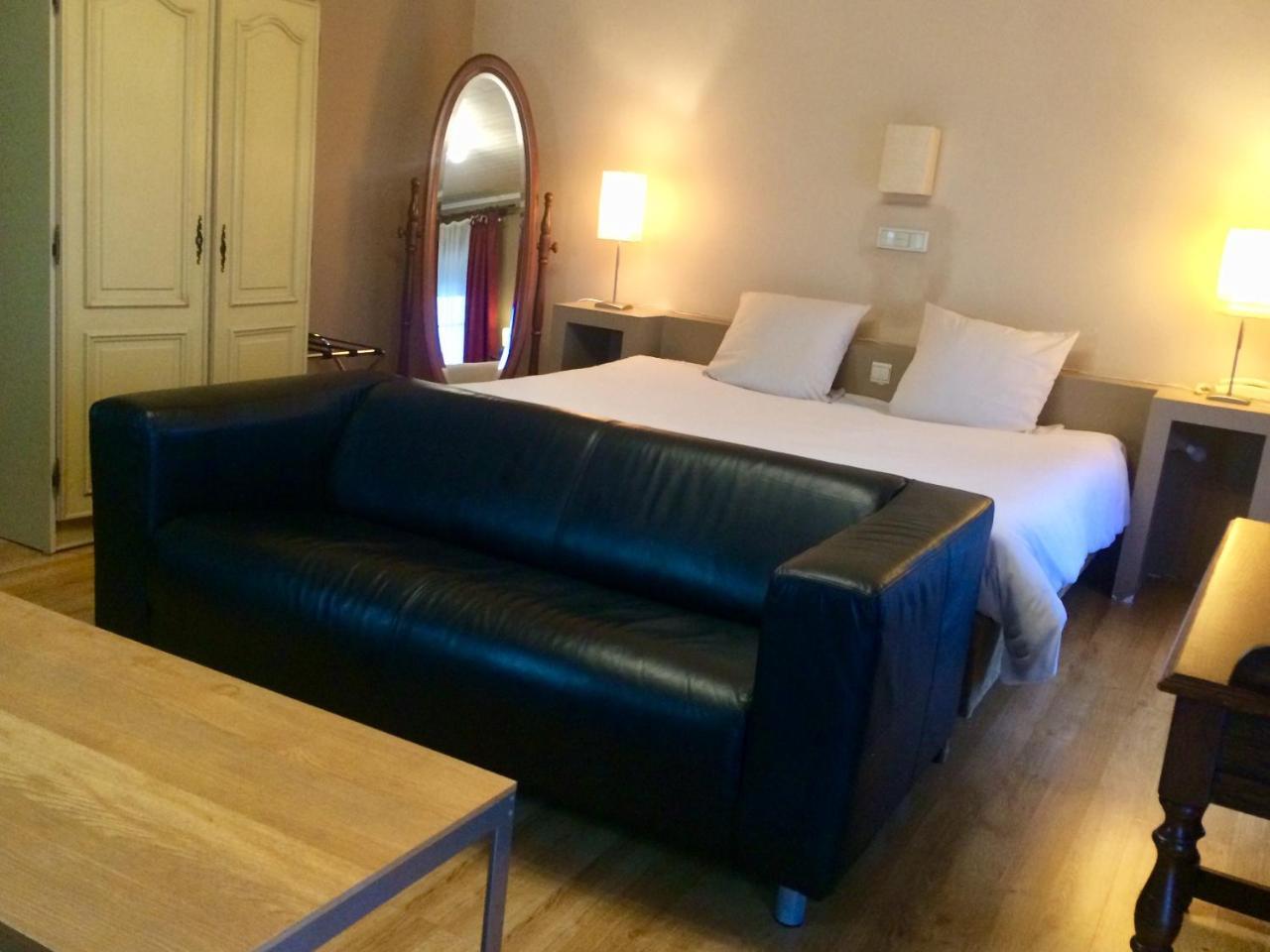 Hotel La Venerie Virton Esterno foto