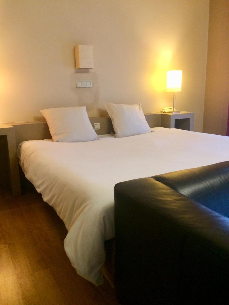 Hotel La Venerie Virton Esterno foto